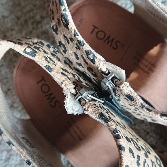 TOMS OrthoLite Majorca Cutout Sandals Natural Textured Cheetah size 7 - Picture 11 of 16